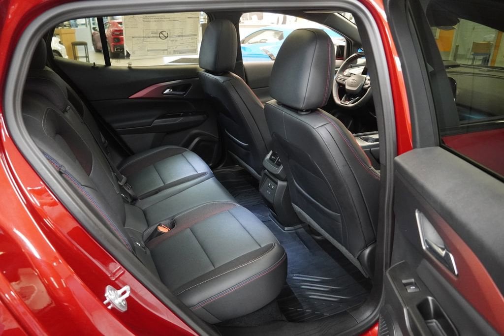 2025 Chevrolet Equinox EV RS - Photo 26