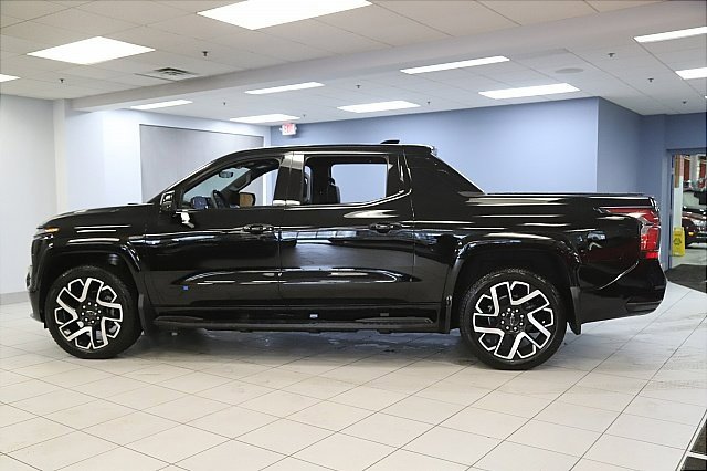 2024 Chevrolet Silverado EV RST photo 2