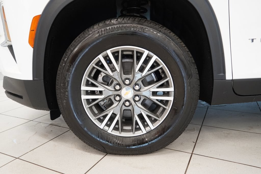 2027 Chevrolet Traverse LT - Photo 15