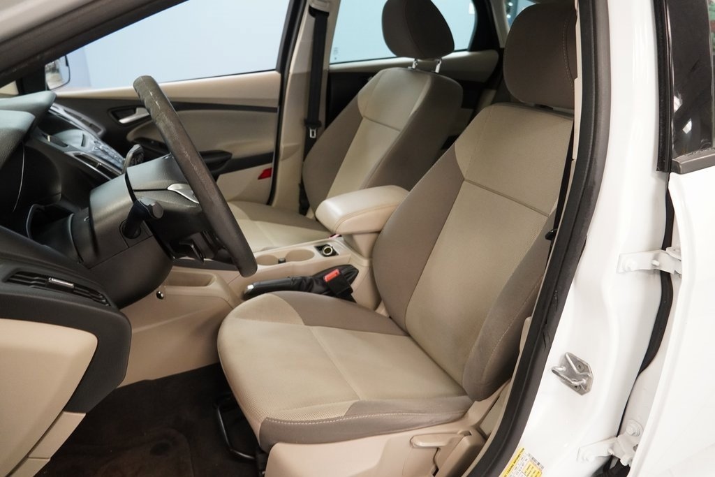 Used 2014 Ford Focus SE Hatchback