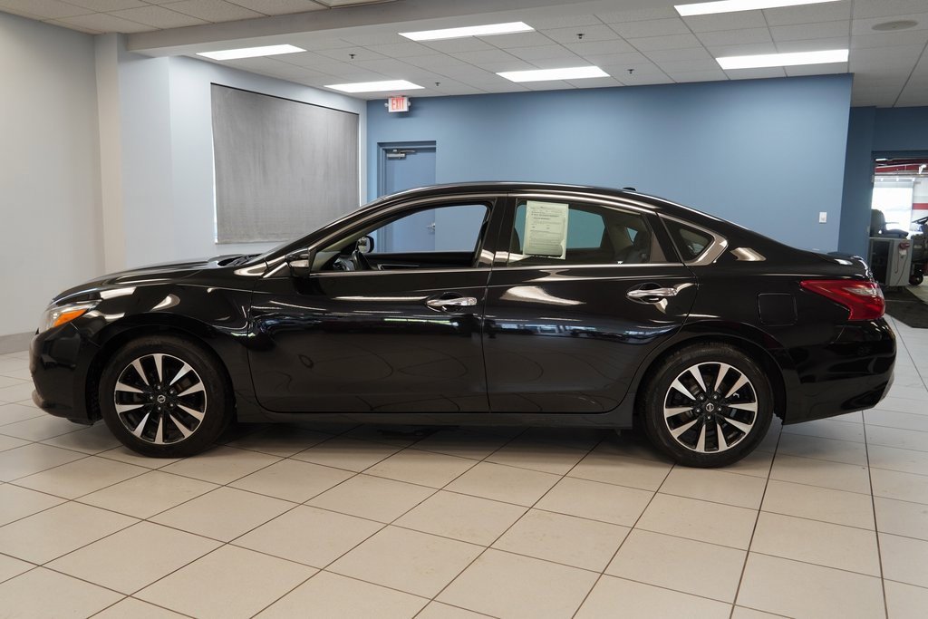 Used 2018 Nissan Altima SL with VIN 1N4AL3AP4JC137313 for sale in Strongsville, OH