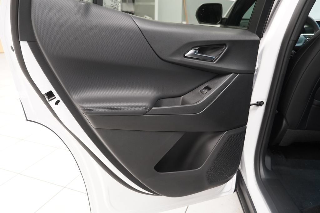 2027 Chevrolet Equinox LT - Photo 28