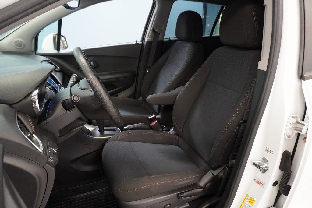 2020 Chevrolet Trax LS photo 2
