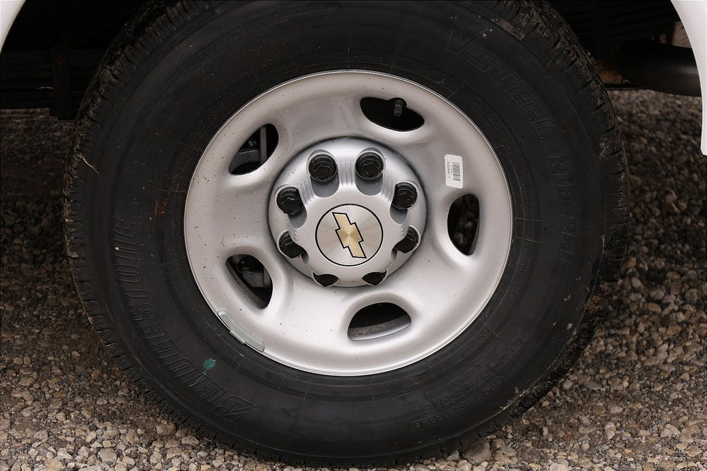 2025 Chevrolet Express 3500 Cutaway Van photo 3