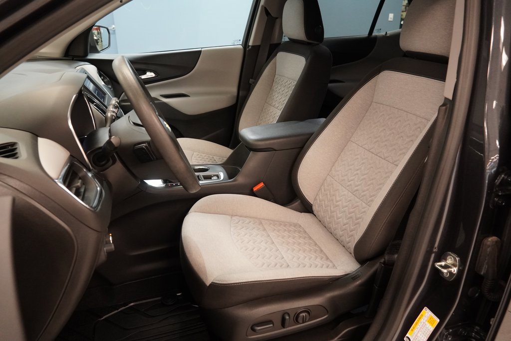2022 Chevrolet Equinox LS photo 3