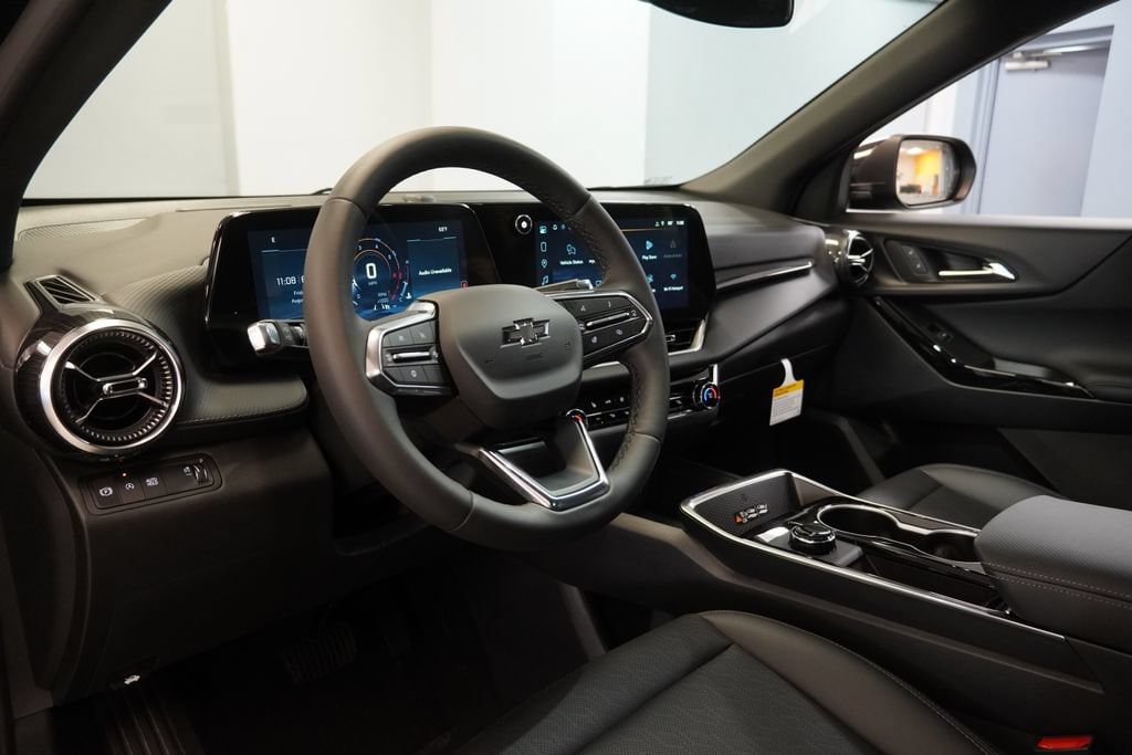 2027 Chevrolet Equinox LT - Photo 5