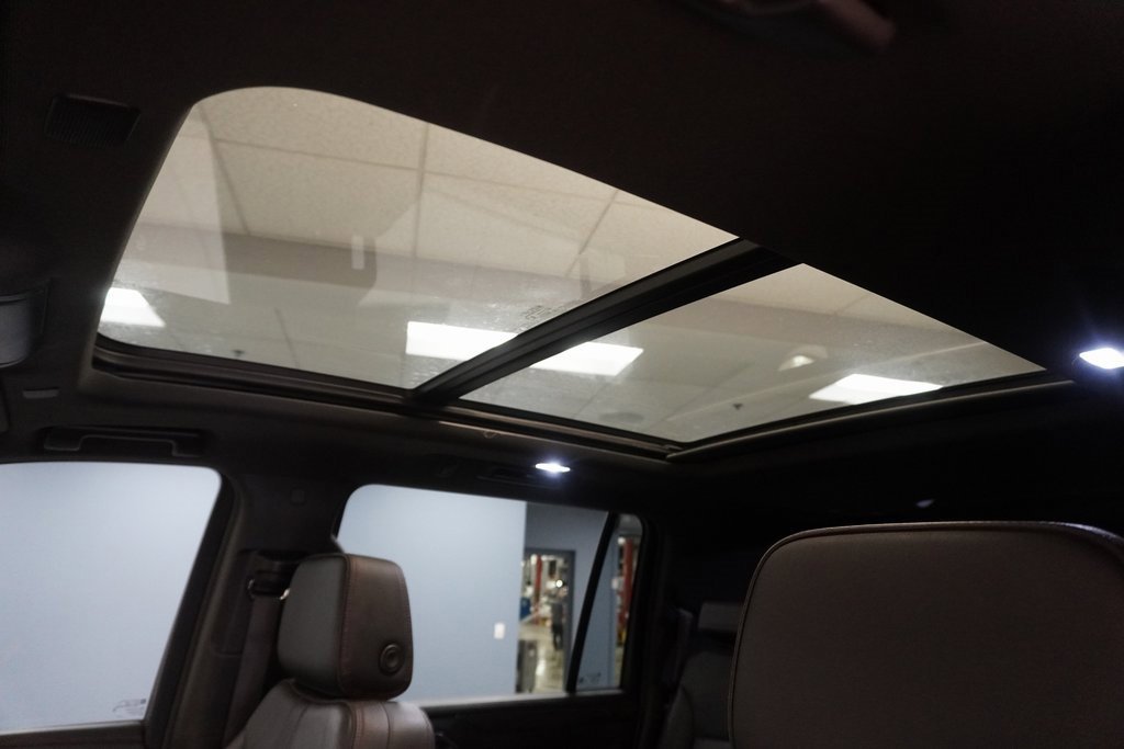 2023 Chevrolet Suburban RST photo 3