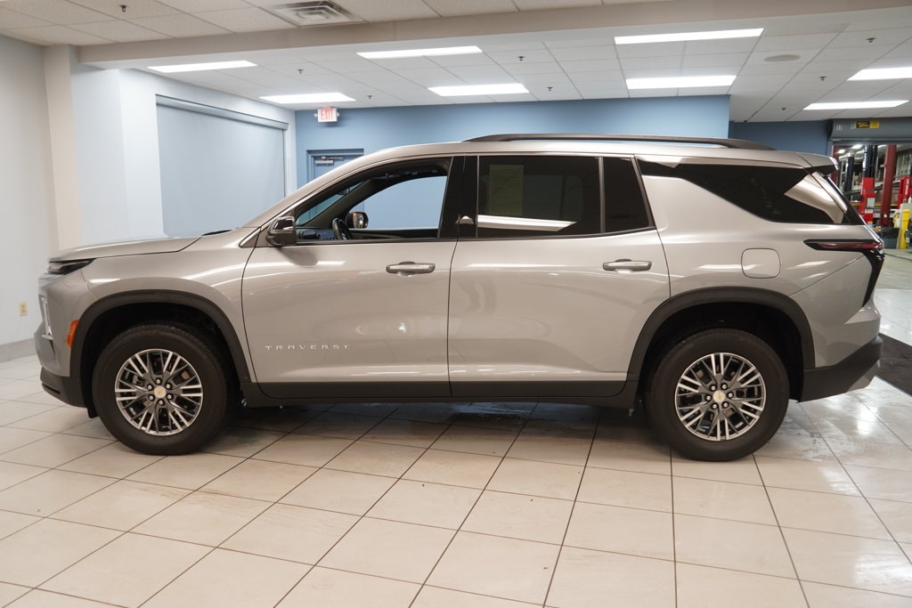 Used 2024 Chevrolet Traverse LT SUV