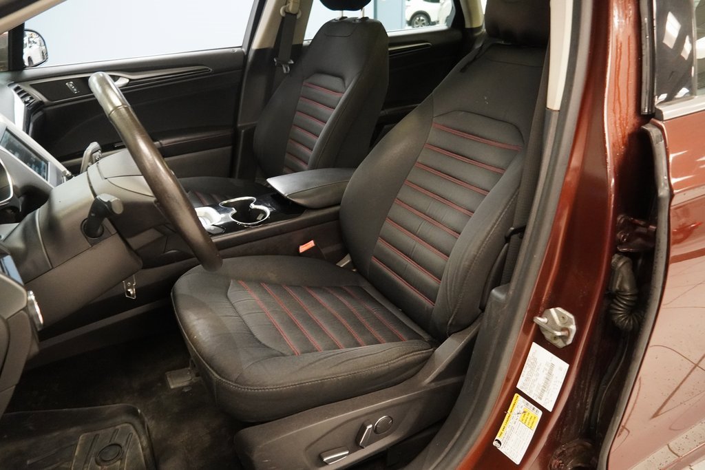 2016 Ford Fusion SE photo 4