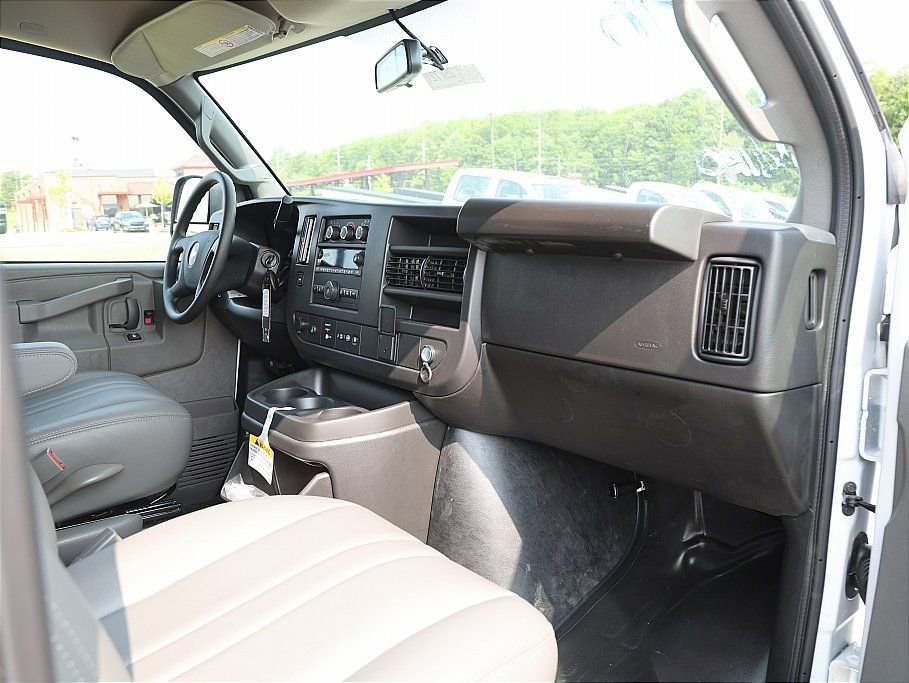 2025 Chevrolet Express Cargo Work Van - Photo 19