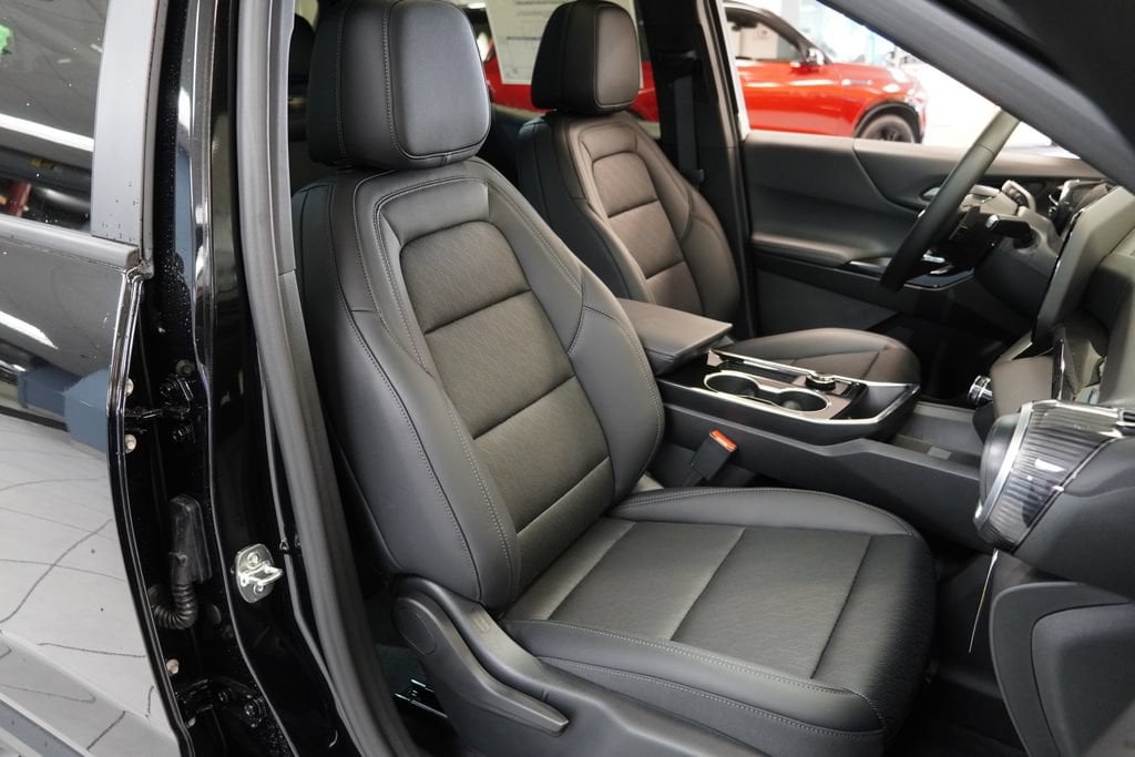 2027 Chevrolet Equinox LT - Photo 24