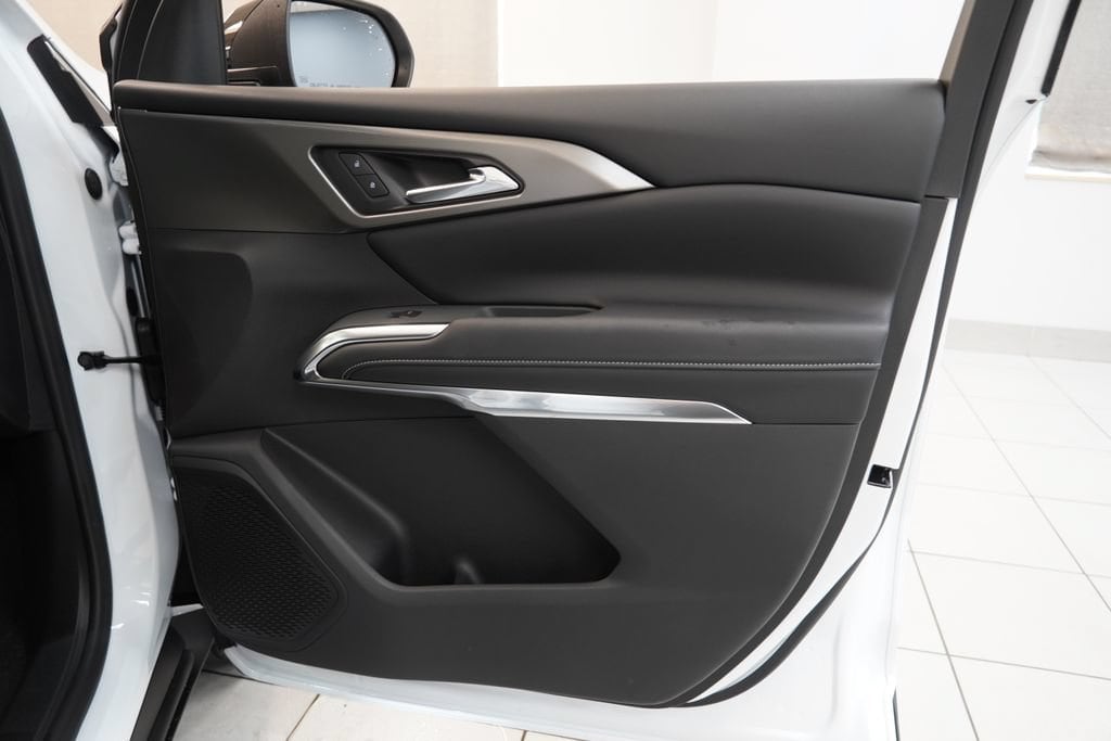 2027 Chevrolet Traverse LT - Photo 35