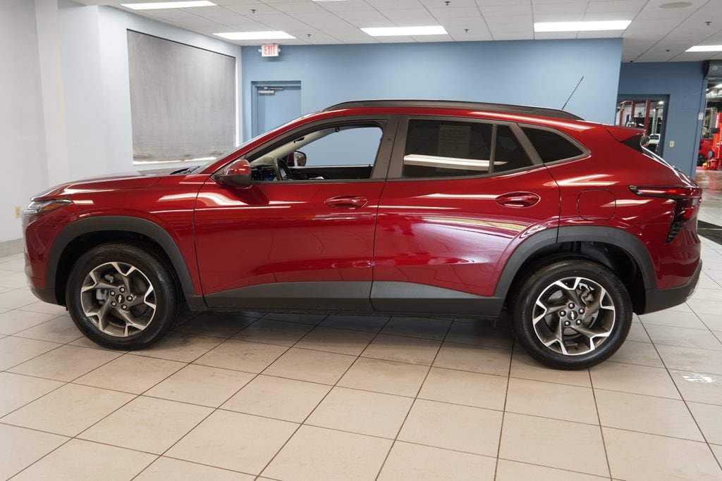 Used 2025 Chevrolet Trax LT SUV