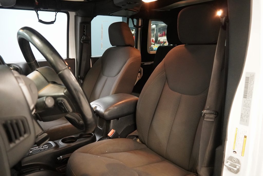 2017 Jeep Wrangler Unlimited Sport photo 3