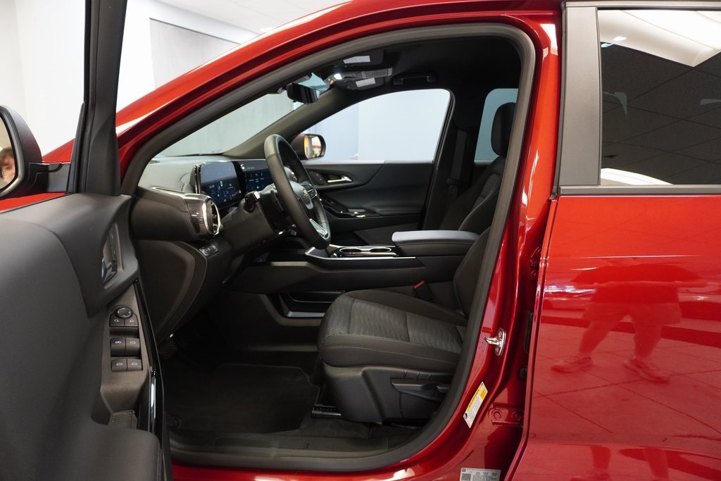 2025 Chevrolet Equinox LT photo 4