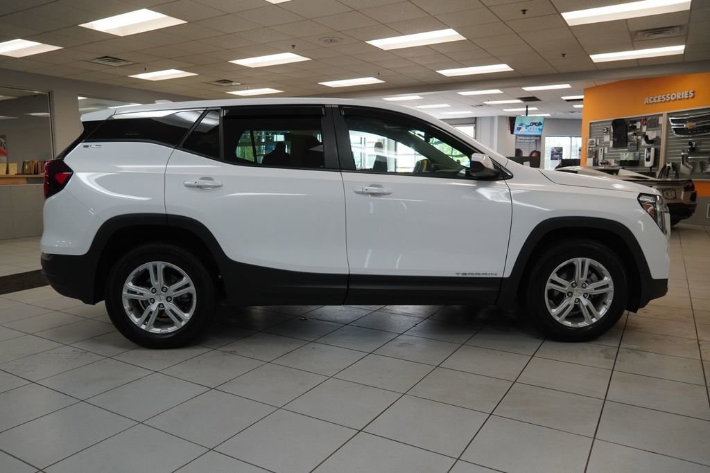 2024 GMC Terrain SLE - Photo 16