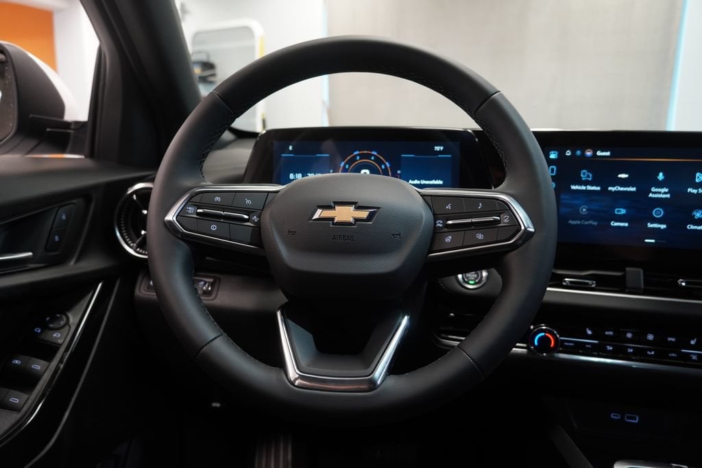 2027 Chevrolet Equinox LT - Photo 18