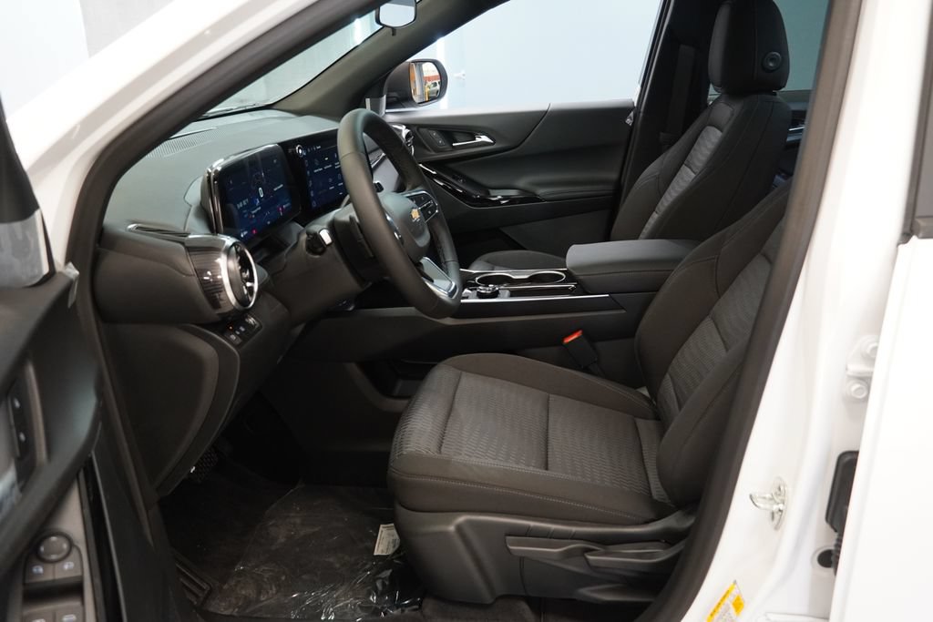 2027 Chevrolet Equinox LT - Photo 4