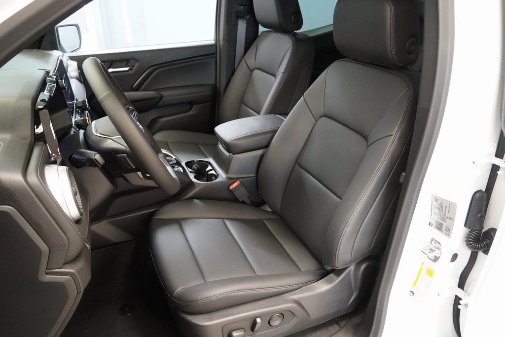 2026 Chevrolet Colorado LT photo 3