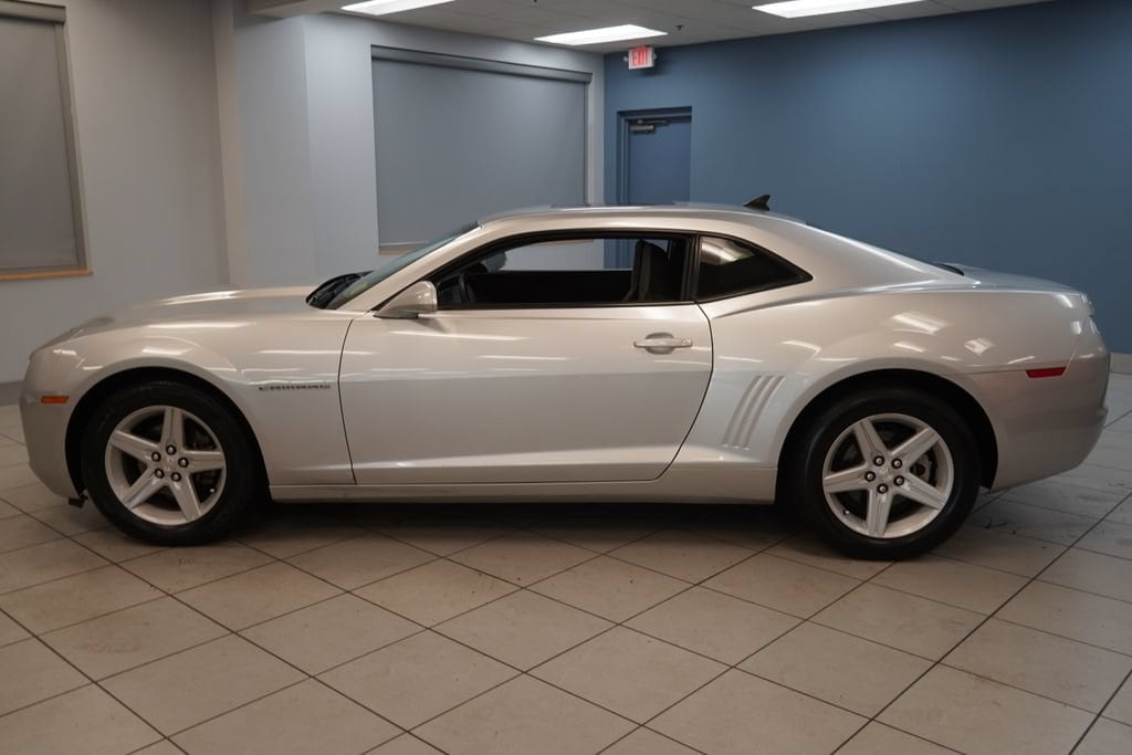 Used 2010 Chevrolet Camaro 1LT with VIN 2G1FB1EV0A9227848 for sale in Strongsville, OH