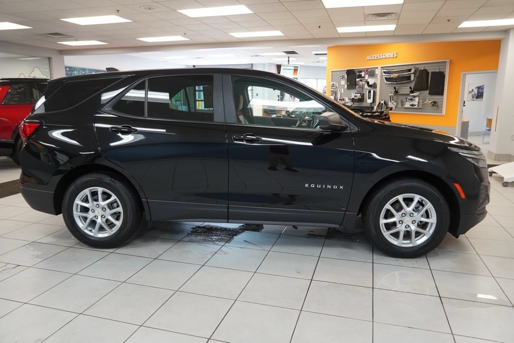 2024 Chevrolet Equinox LS - Photo 13