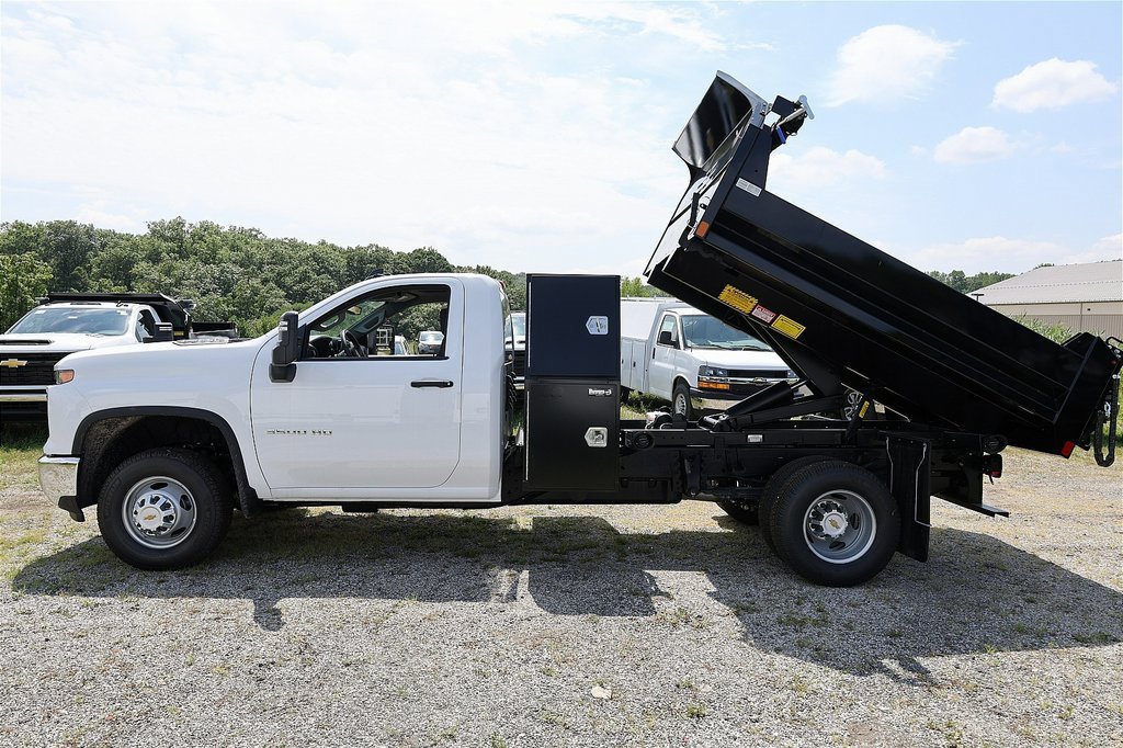 2025 Chevrolet Silverado 3500HD Work Truck photo 2