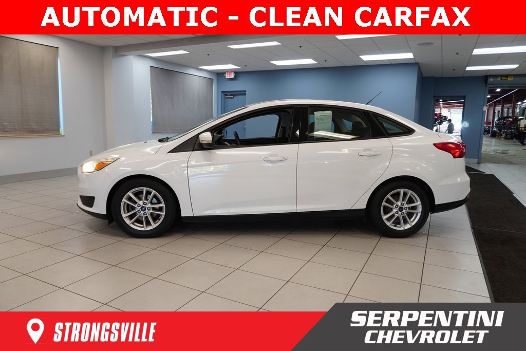 2016 Ford Focus SE photo 2