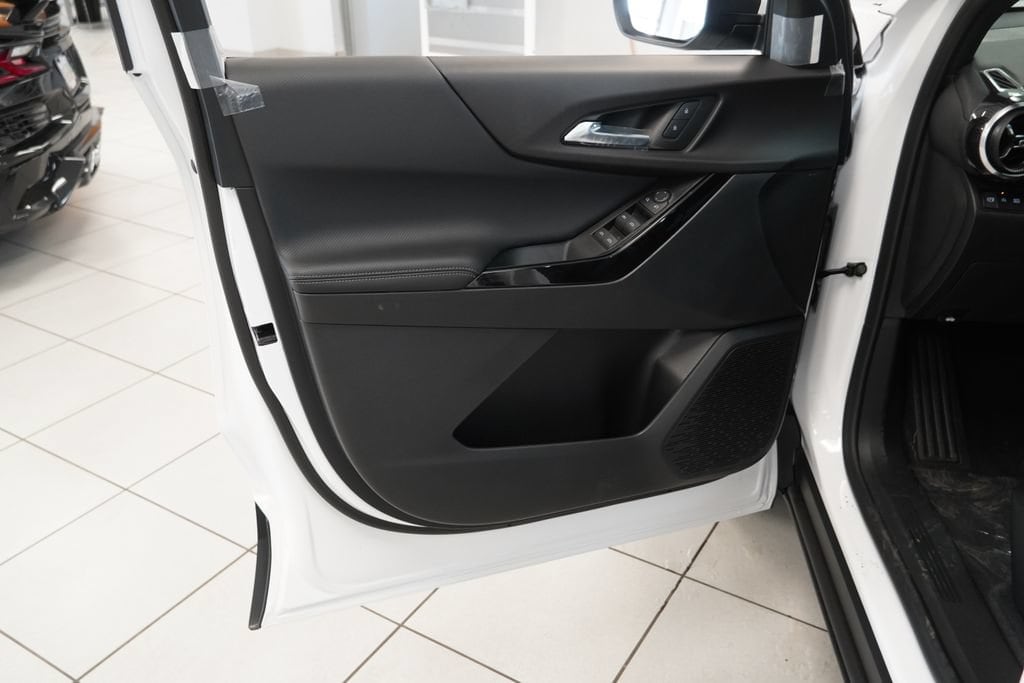 2027 Chevrolet Equinox LT - Photo 5