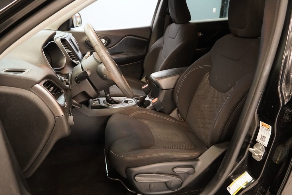 Used 2020 Jeep Cherokee Latitude FWD SUV