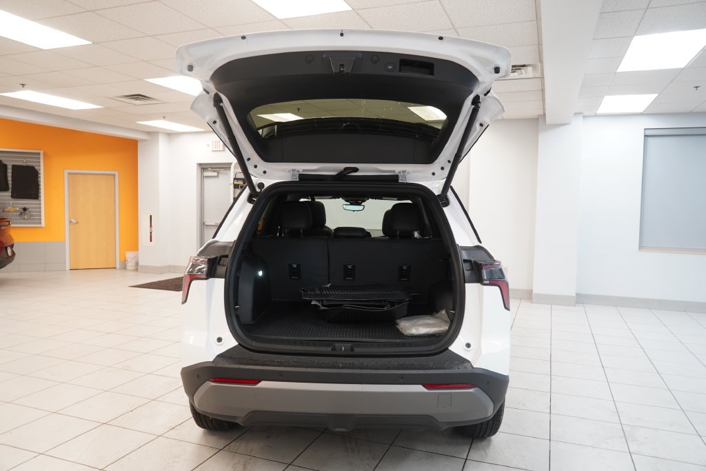 2027 Chevrolet Equinox LT - Photo 9