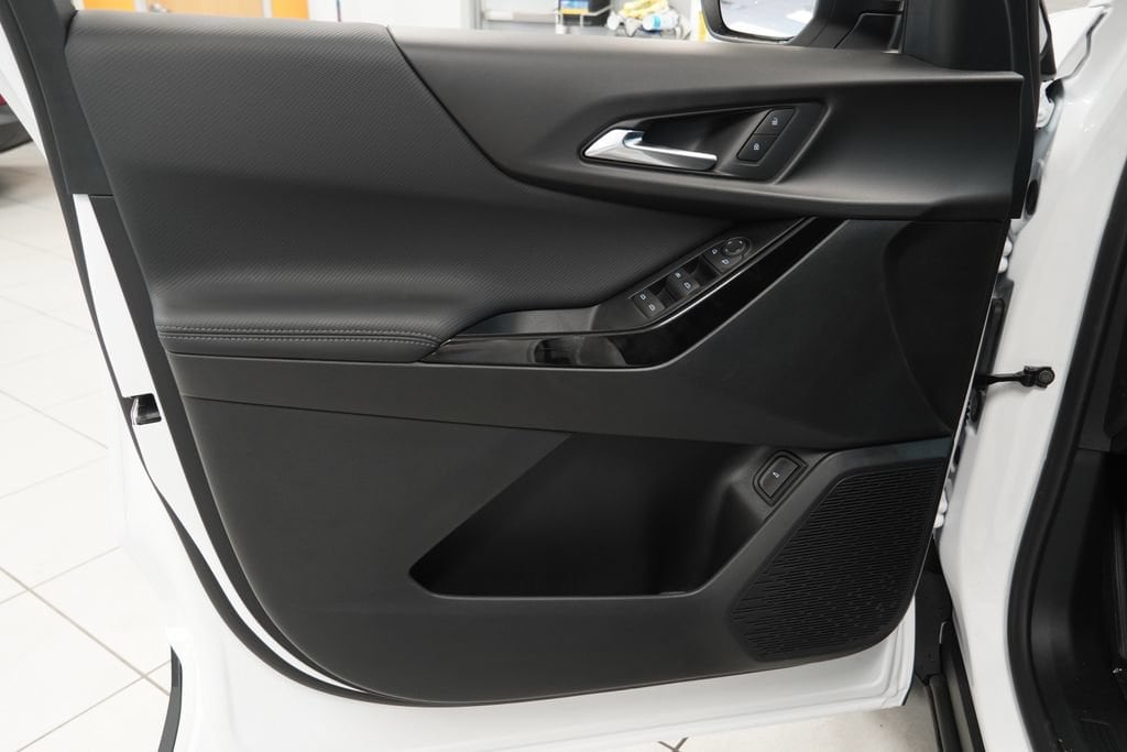 2027 Chevrolet Equinox LT - Photo 17
