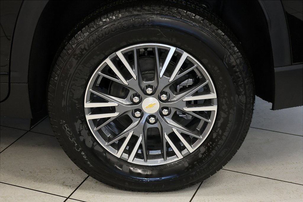 2026 Chevrolet Traverse photo 2
