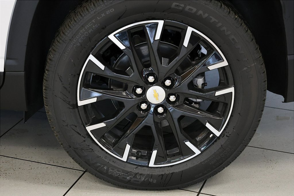 2025 Chevrolet Traverse photo 2