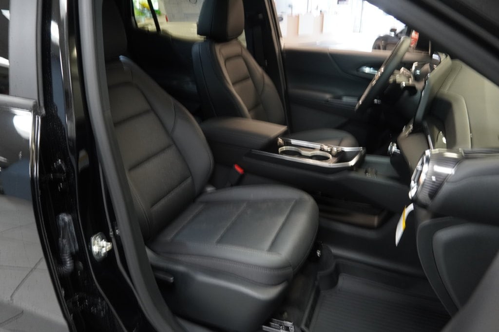 2027 Chevrolet Equinox LT - Photo 23