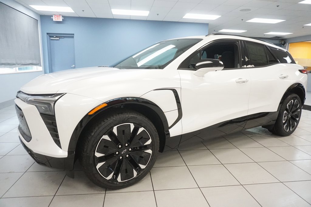 2025 Chevrolet Blazer EV RS photo 2