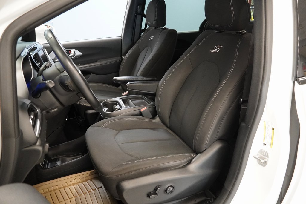 2018 Chrysler Pacifica Touring Plus photo 3