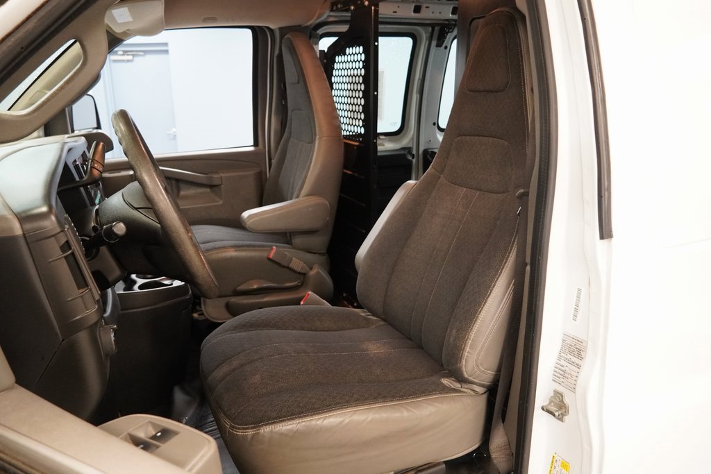 2018 Chevrolet Express 2500 Cargo Van photo 2