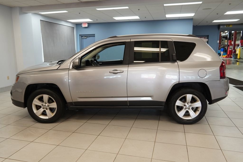 Used 2016 Jeep Compass Latitude with VIN 1C4NJDEB9GD759043 for sale in Strongsville, OH