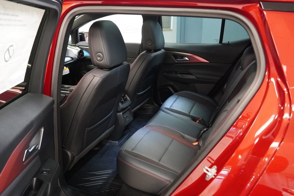 2025 Chevrolet Equinox EV RS - Photo 23