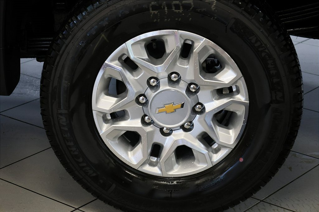 2026 Chevrolet Silverado 2500HD LTZ photo 2
