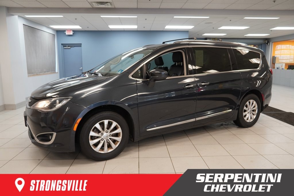 Used 2019 Chrysler Pacifica Touring L Van Passenger Van