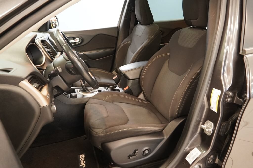 Used 2016 Jeep Cherokee Altitude SUV