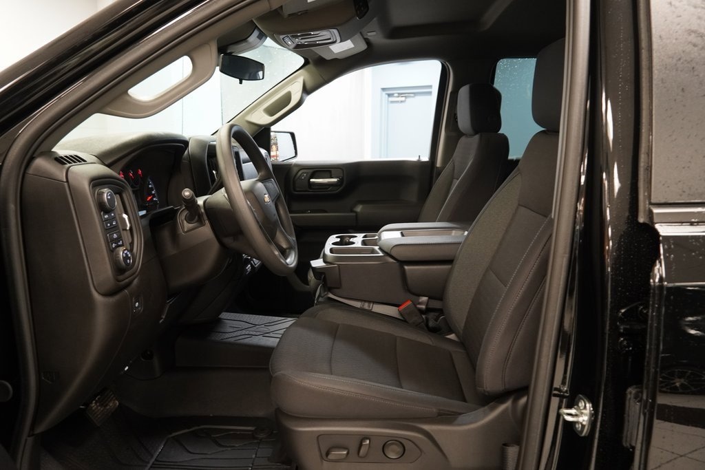 New 2025 Chevrolet Silverado 1500 Custom Truck