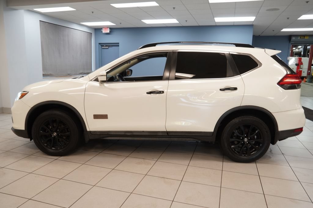 Used 2017 Nissan Rogue SV with VIN 5N1AT2MV8HC769347 for sale in Strongsville, OH