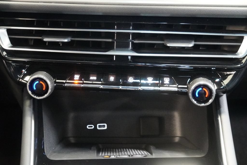 2027 Chevrolet Traverse LT - Photo 20