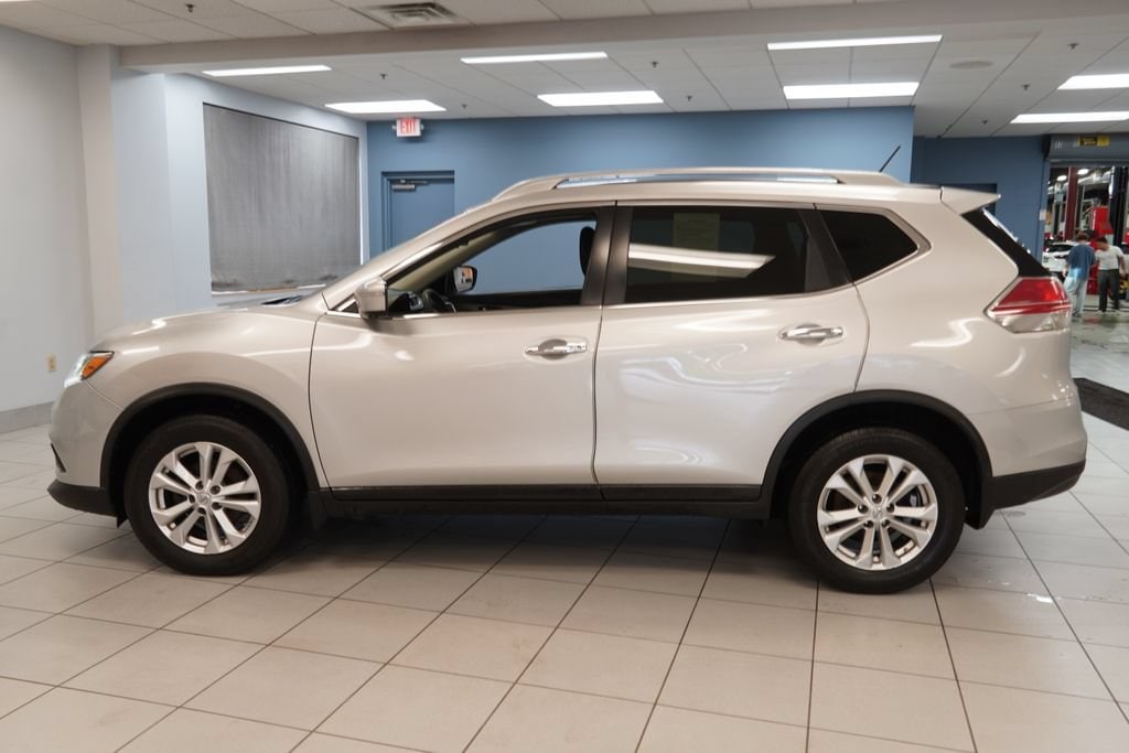 Used 2015 Nissan Rogue SV with VIN 5N1AT2MV1FC766240 for sale in Strongsville, OH