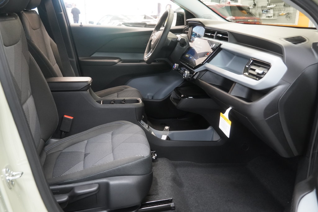 2027 Chevrolet Bolt LT - Photo 24