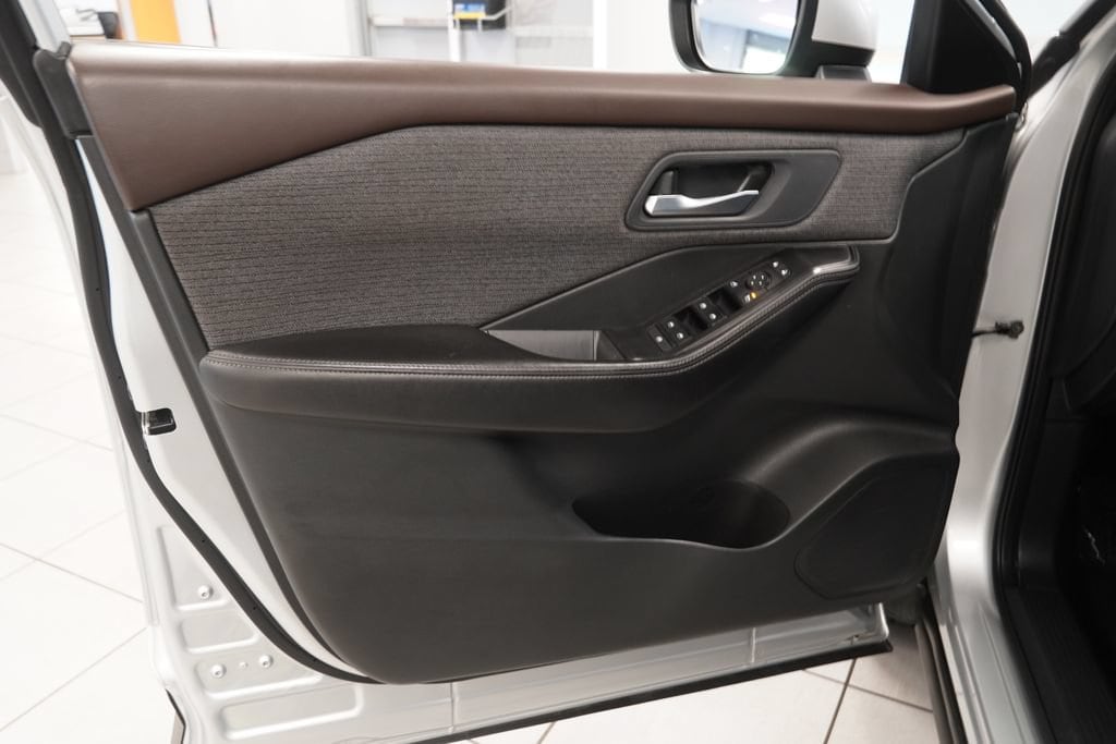 2022 Nissan Rogue SV - Photo 16