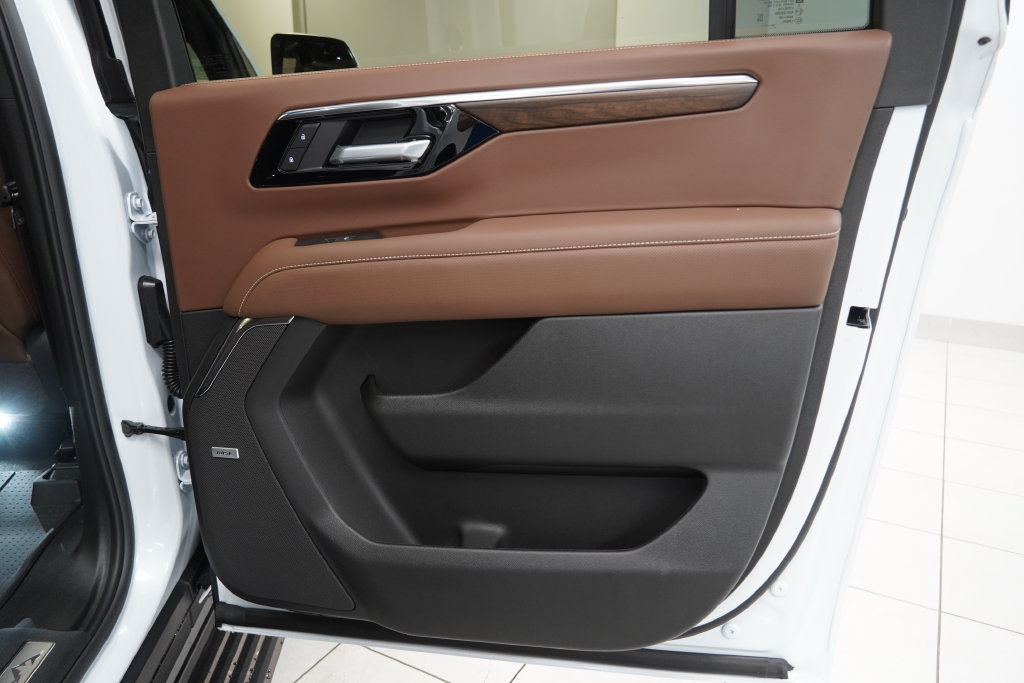 2027 Chevrolet Suburban High Country - Photo 34
