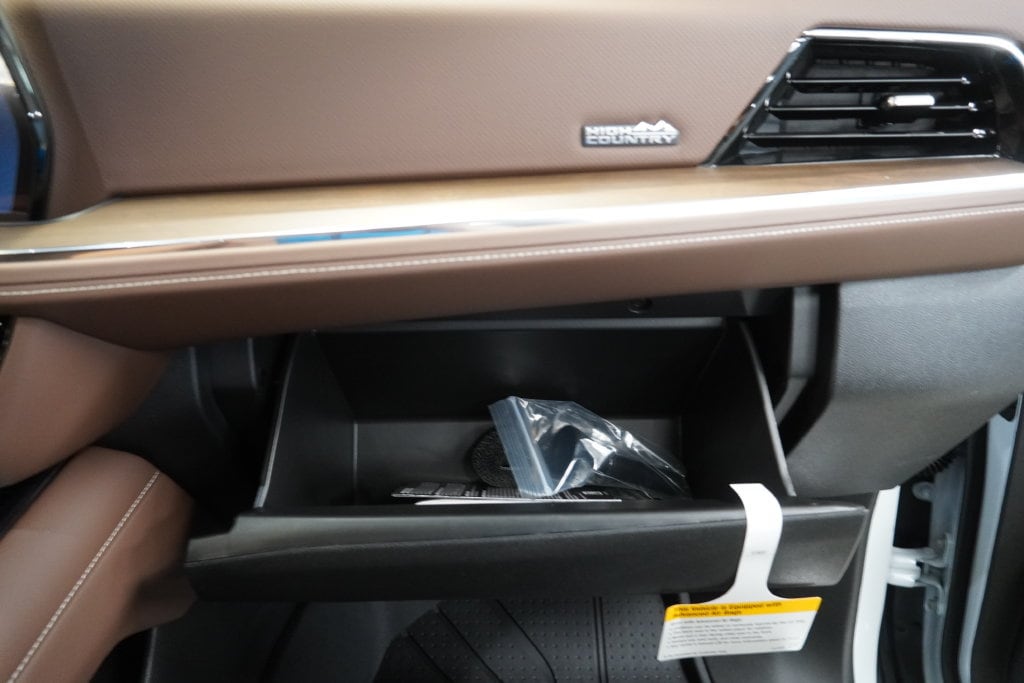 2027 Chevrolet Suburban High Country - Photo 43